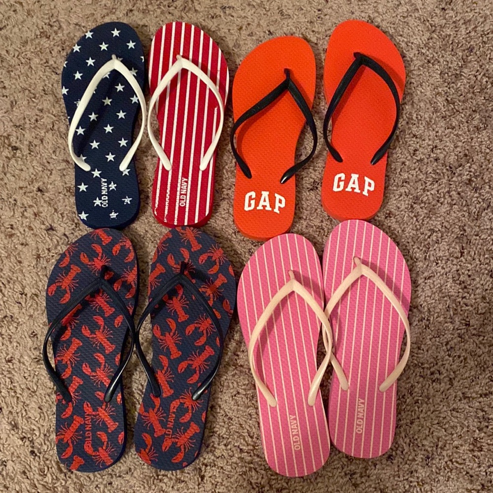 Old navy/gap flip flops